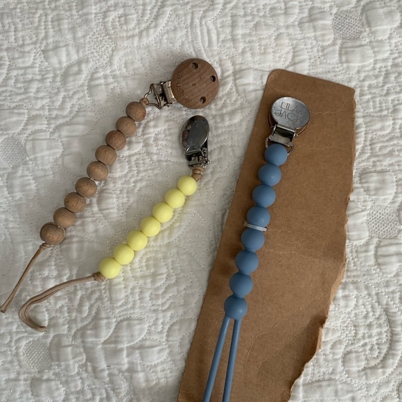 Baby pacifier clips‎ set of 3 bundle - Picture 3 of 5